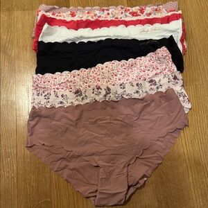 New W/out Tag 9 Marilyn Monroe Womens Laser Hipster  Scalloped Edges Panties XL